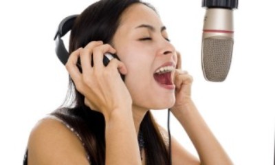 Những lợi ích của việc hát karaoke mỗi ngày